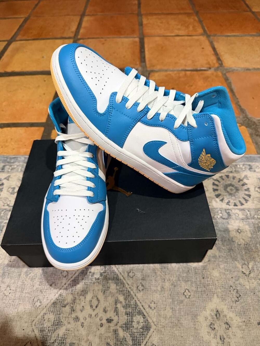 Air Jordan 1 Mid Aquatone Celestial Gold White